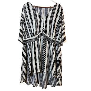 Bloomchic Black & White Geometric V-Neck High-Low Tunic Dolman Sleeve Plus 22/24
